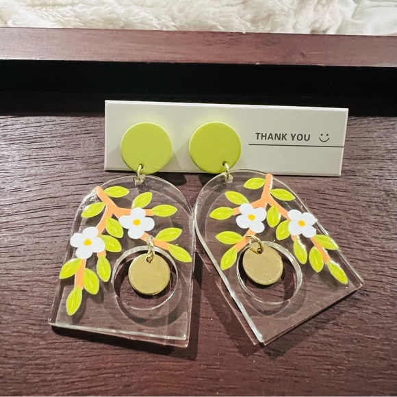 Boutique Spring Flower Floral Dangle Pierced Earrings NEW - Picture 1 of 1